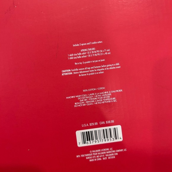 Hallmark Family Baking Bundle Cookie Baker Little Mess Maker Aprons & Cutters - Picture 6 of 7